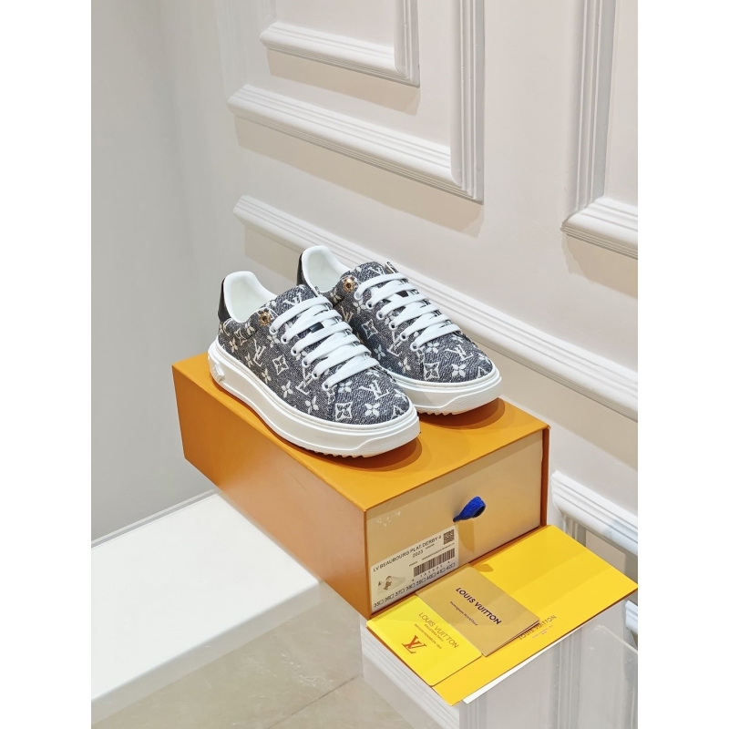 l**is V*t*n sneakers